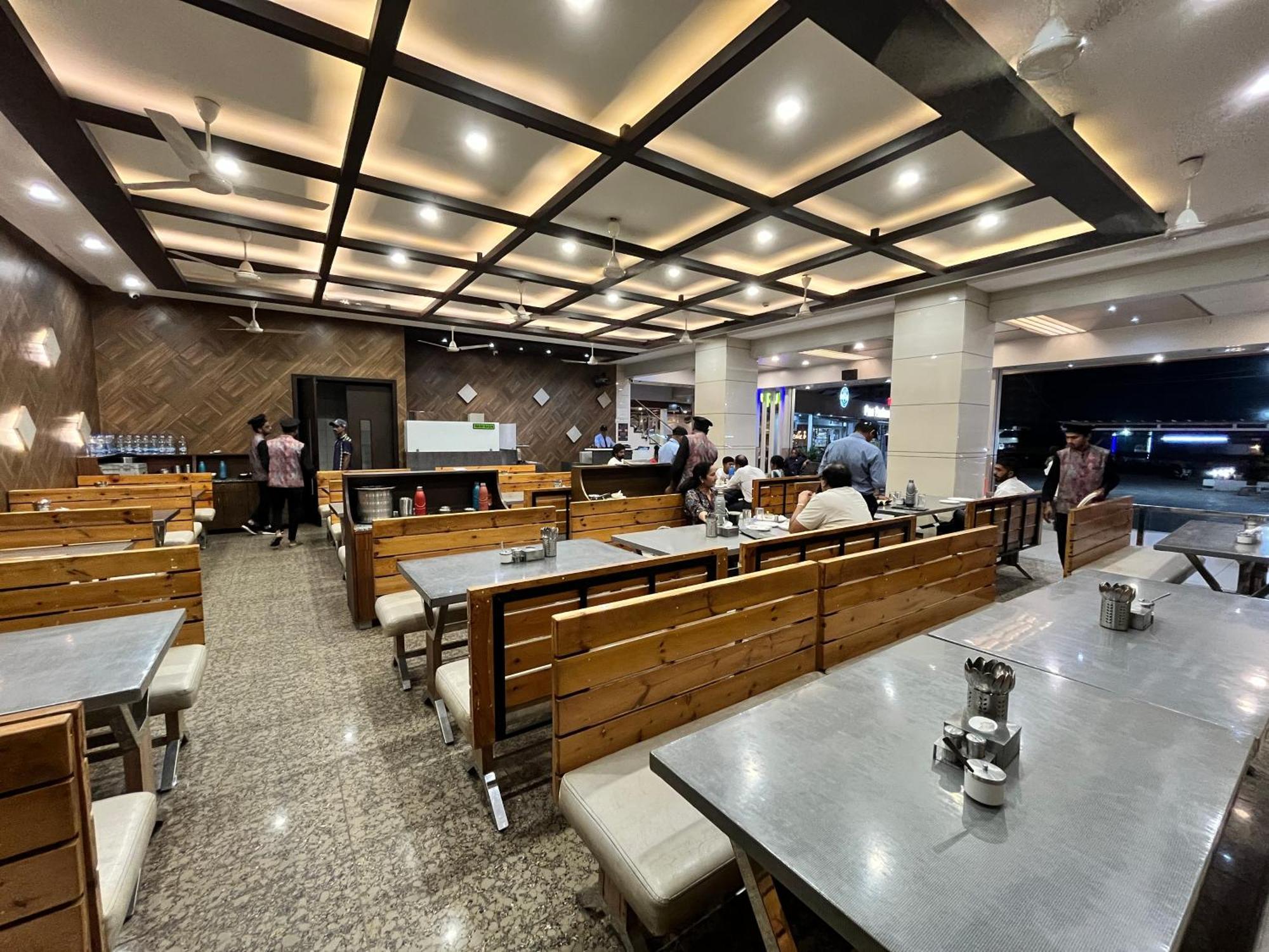 Hotel Grand Darshan Vadodara Eksteriør bilde