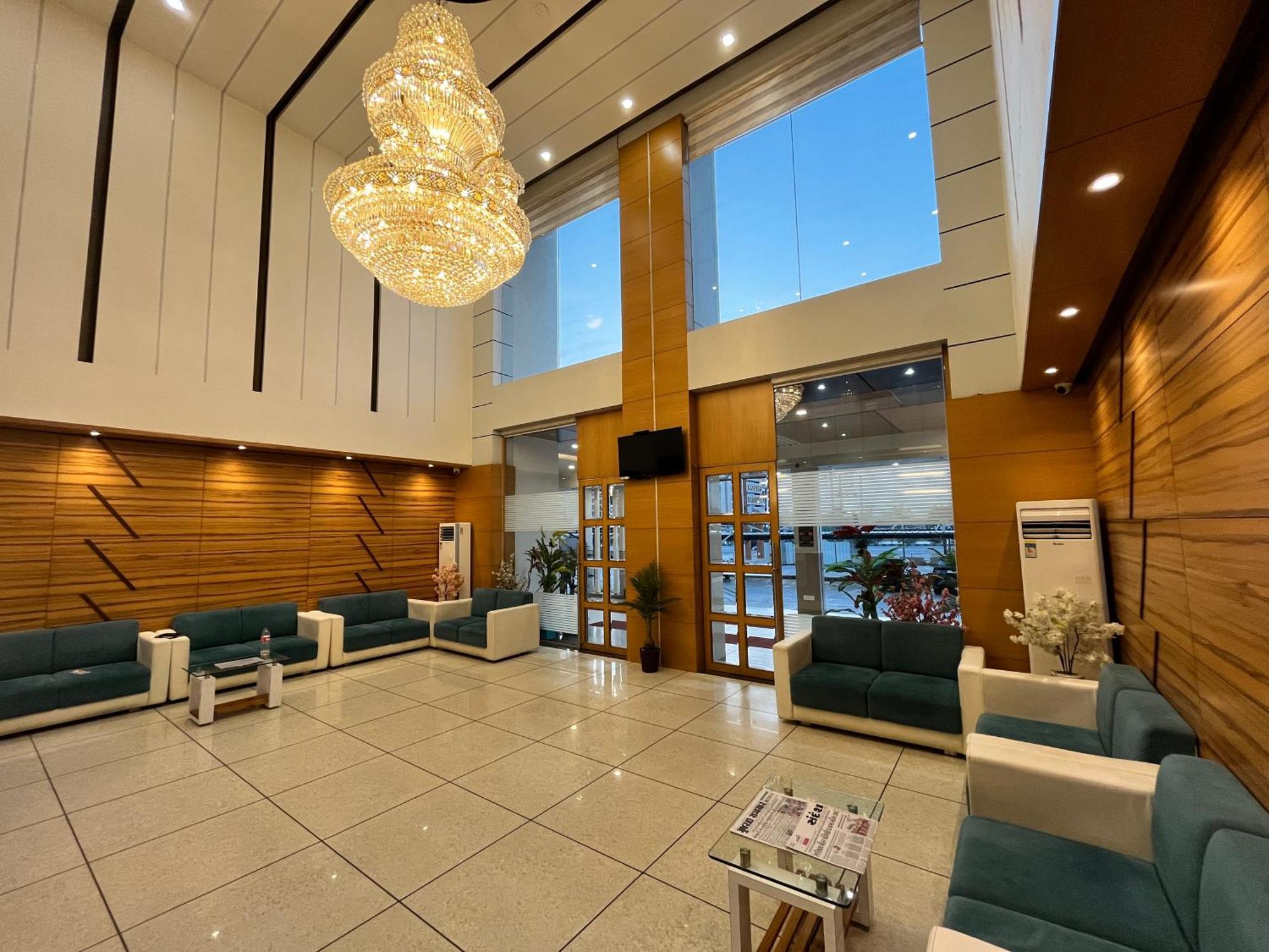 Hotel Grand Darshan Vadodara Eksteriør bilde