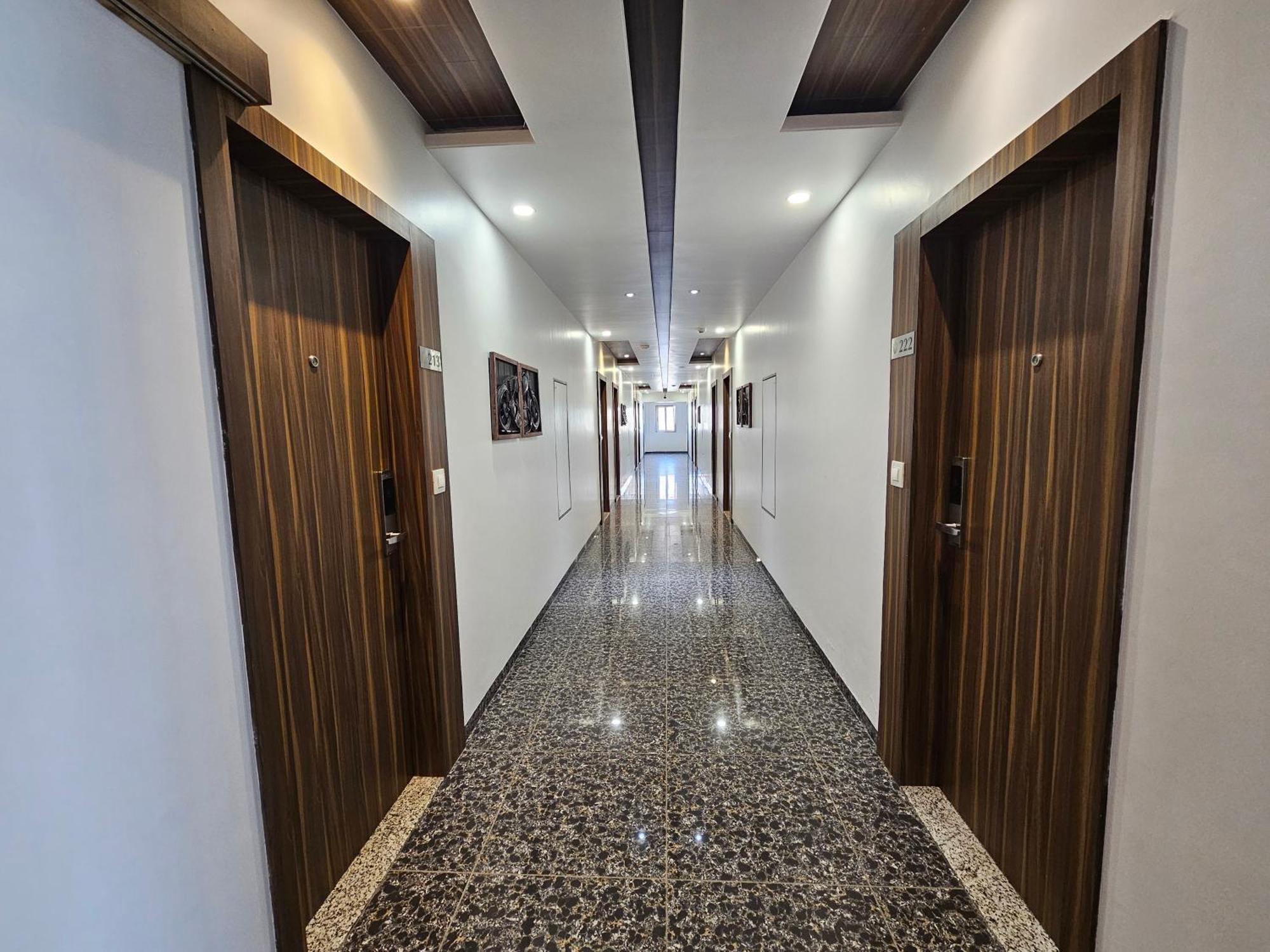 Hotel Grand Darshan Vadodara Eksteriør bilde
