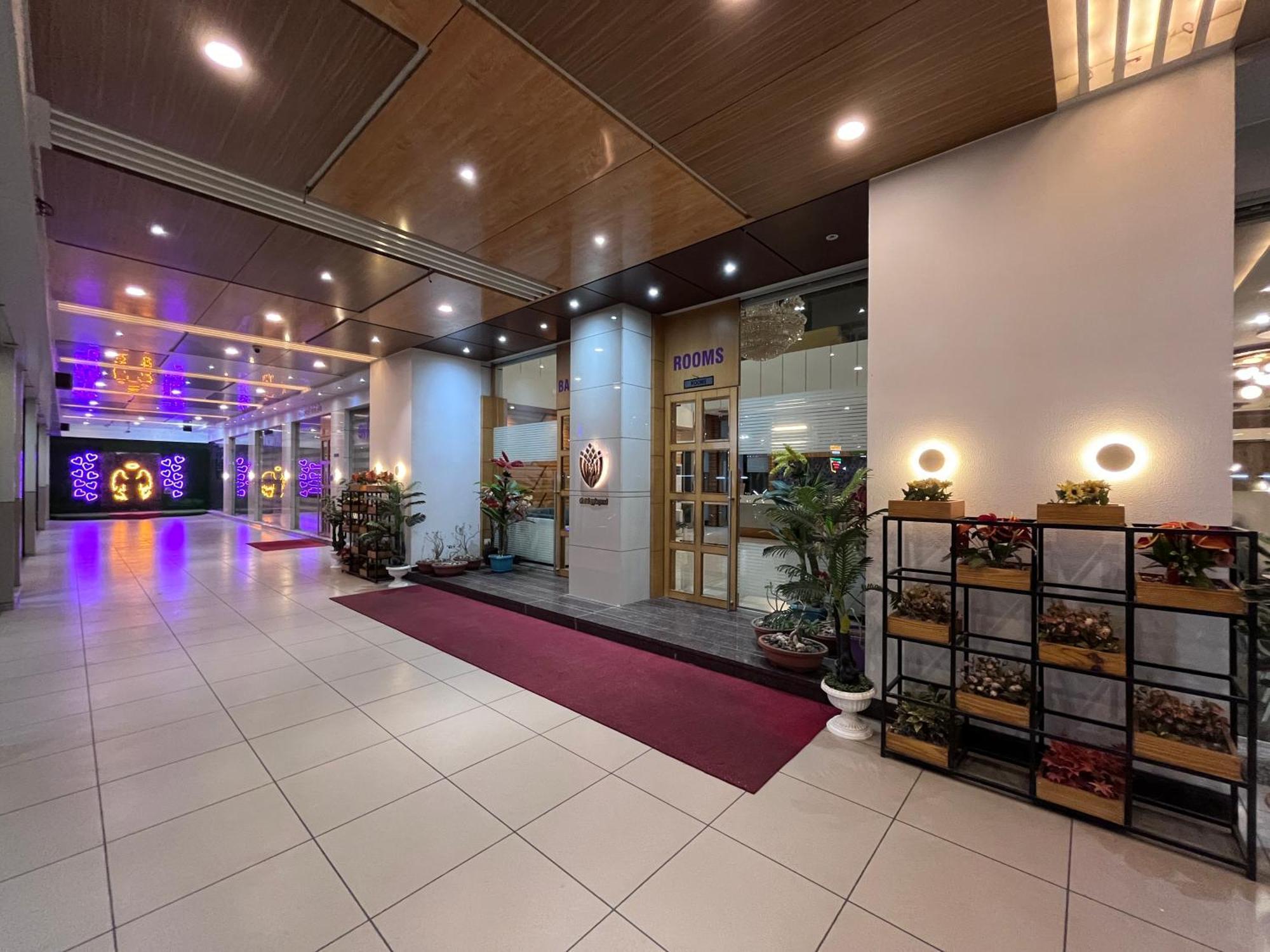 Hotel Grand Darshan Vadodara Eksteriør bilde