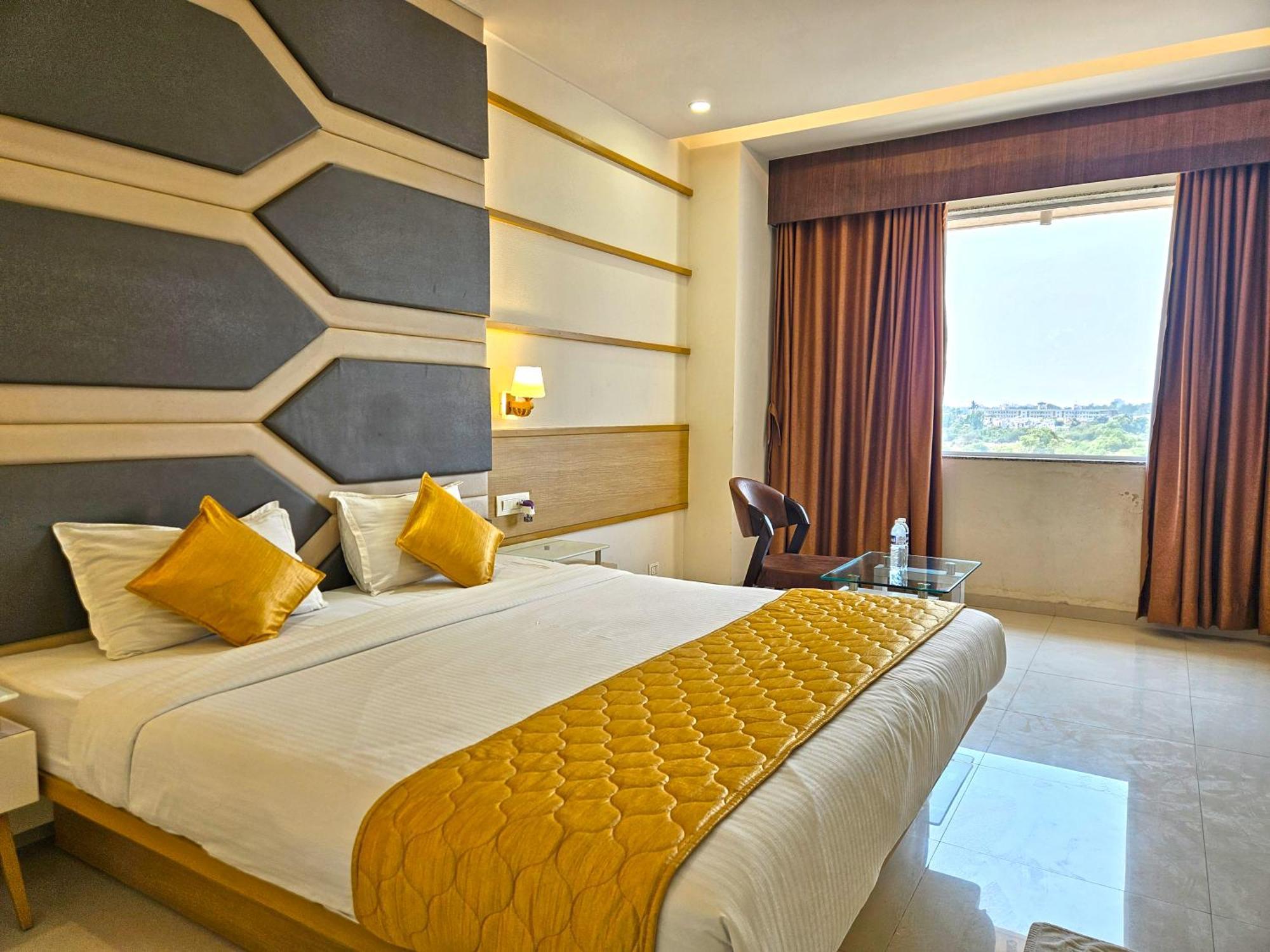 Hotel Grand Darshan Vadodara Eksteriør bilde
