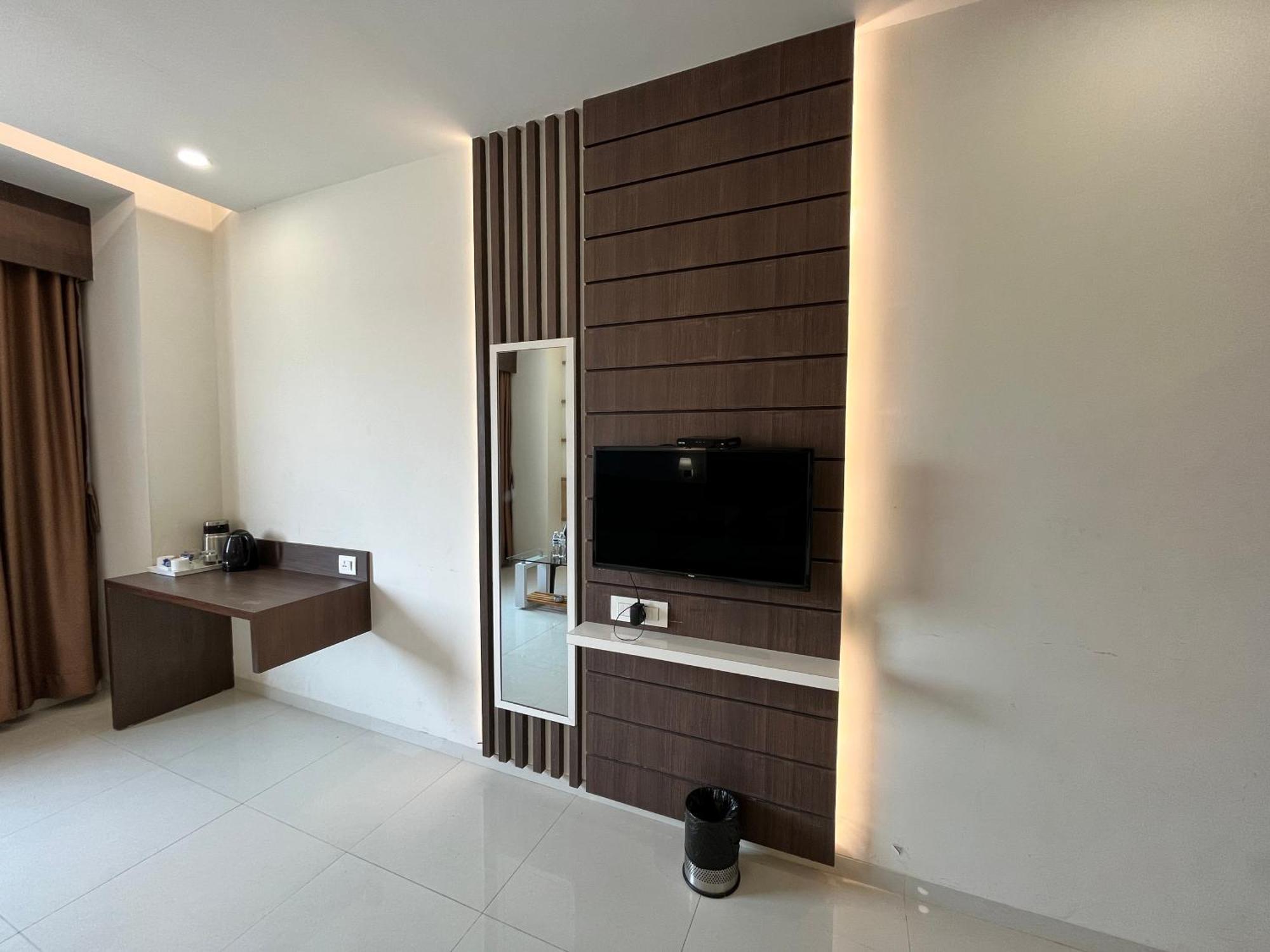 Hotel Grand Darshan Vadodara Eksteriør bilde