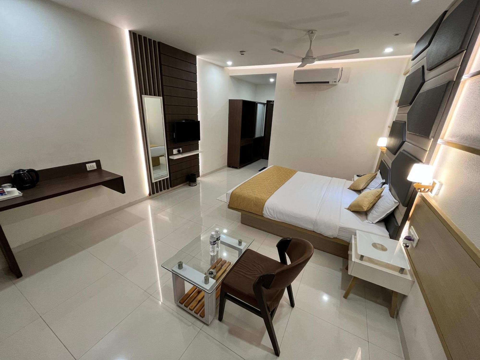 Hotel Grand Darshan Vadodara Eksteriør bilde