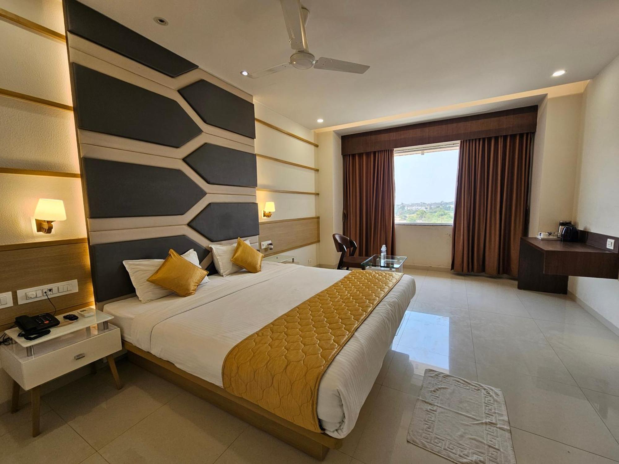 Hotel Grand Darshan Vadodara Eksteriør bilde