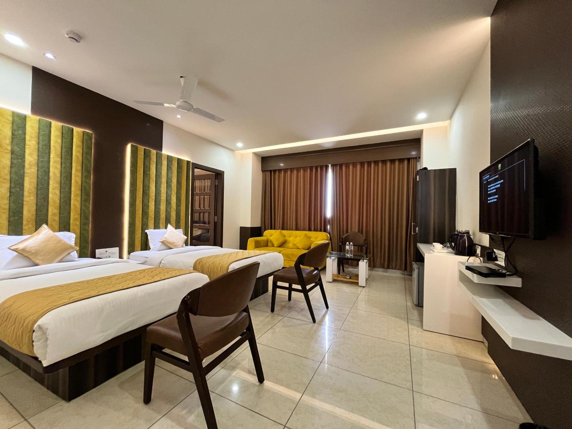 Hotel Grand Darshan Vadodara Eksteriør bilde