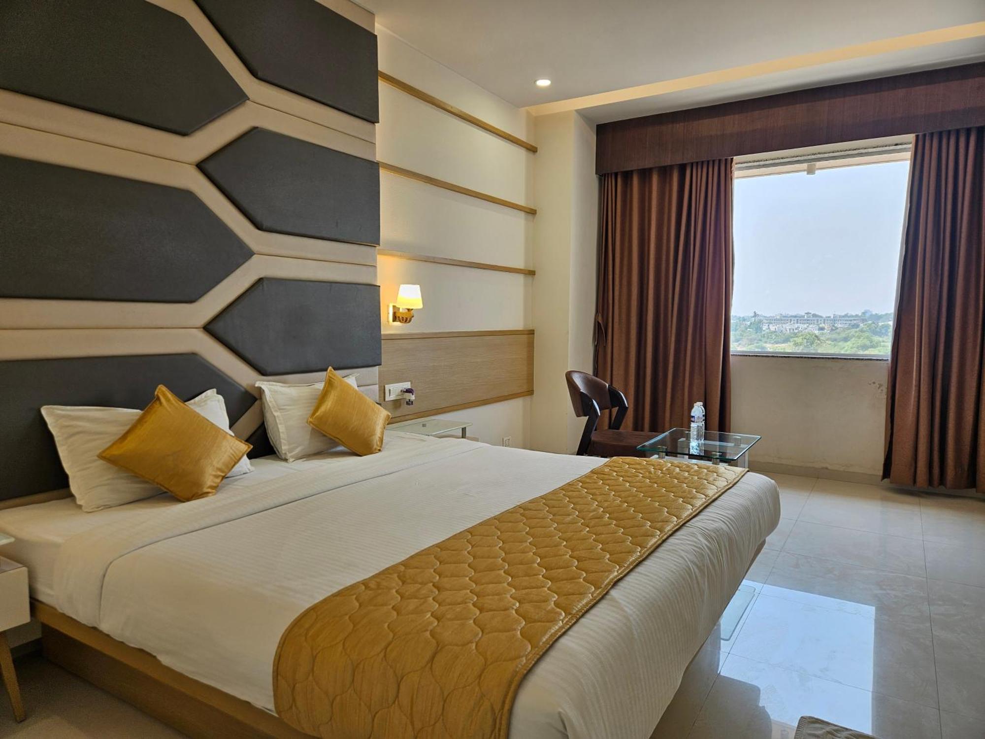 Hotel Grand Darshan Vadodara Eksteriør bilde