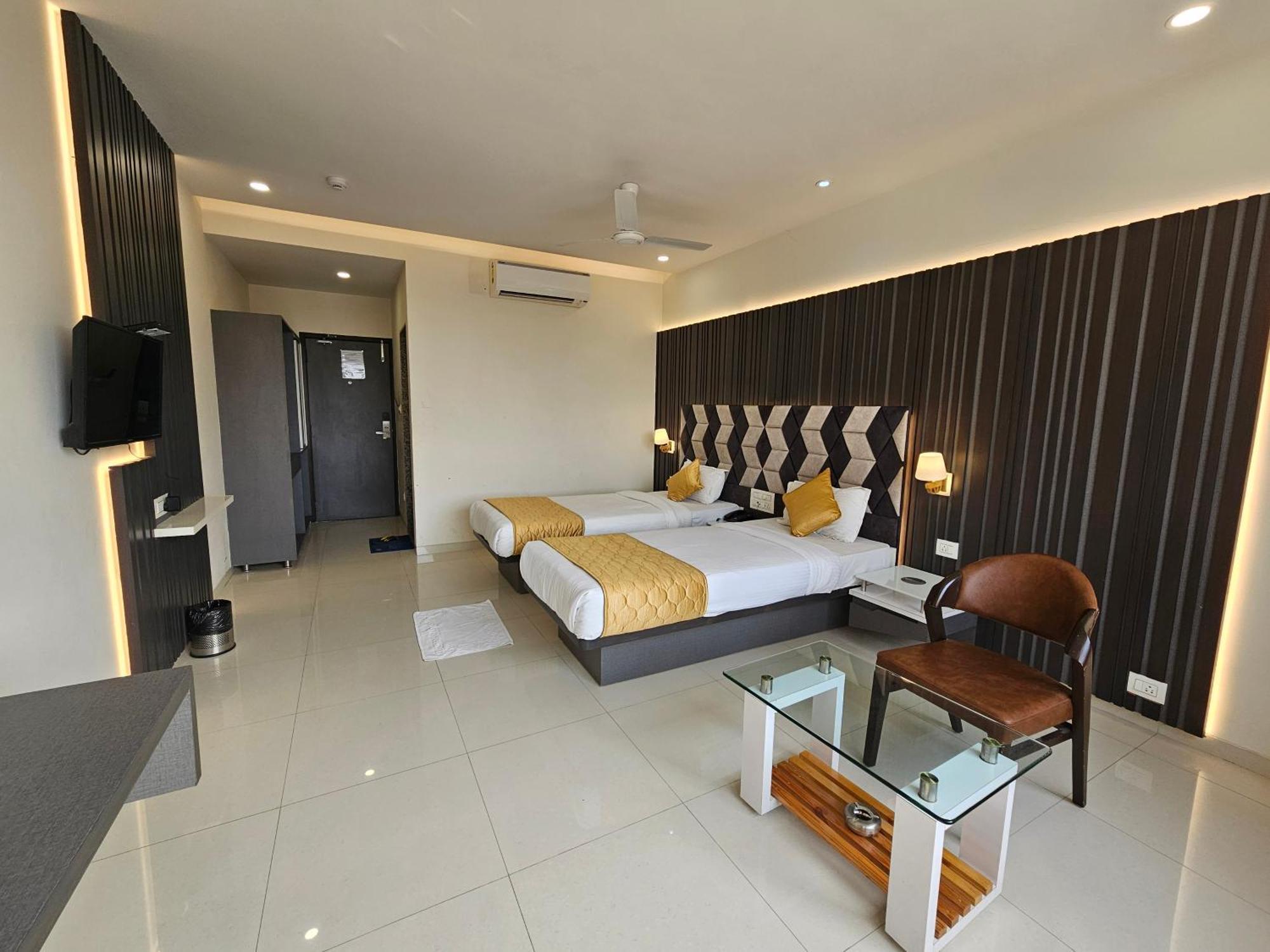 Hotel Grand Darshan Vadodara Eksteriør bilde