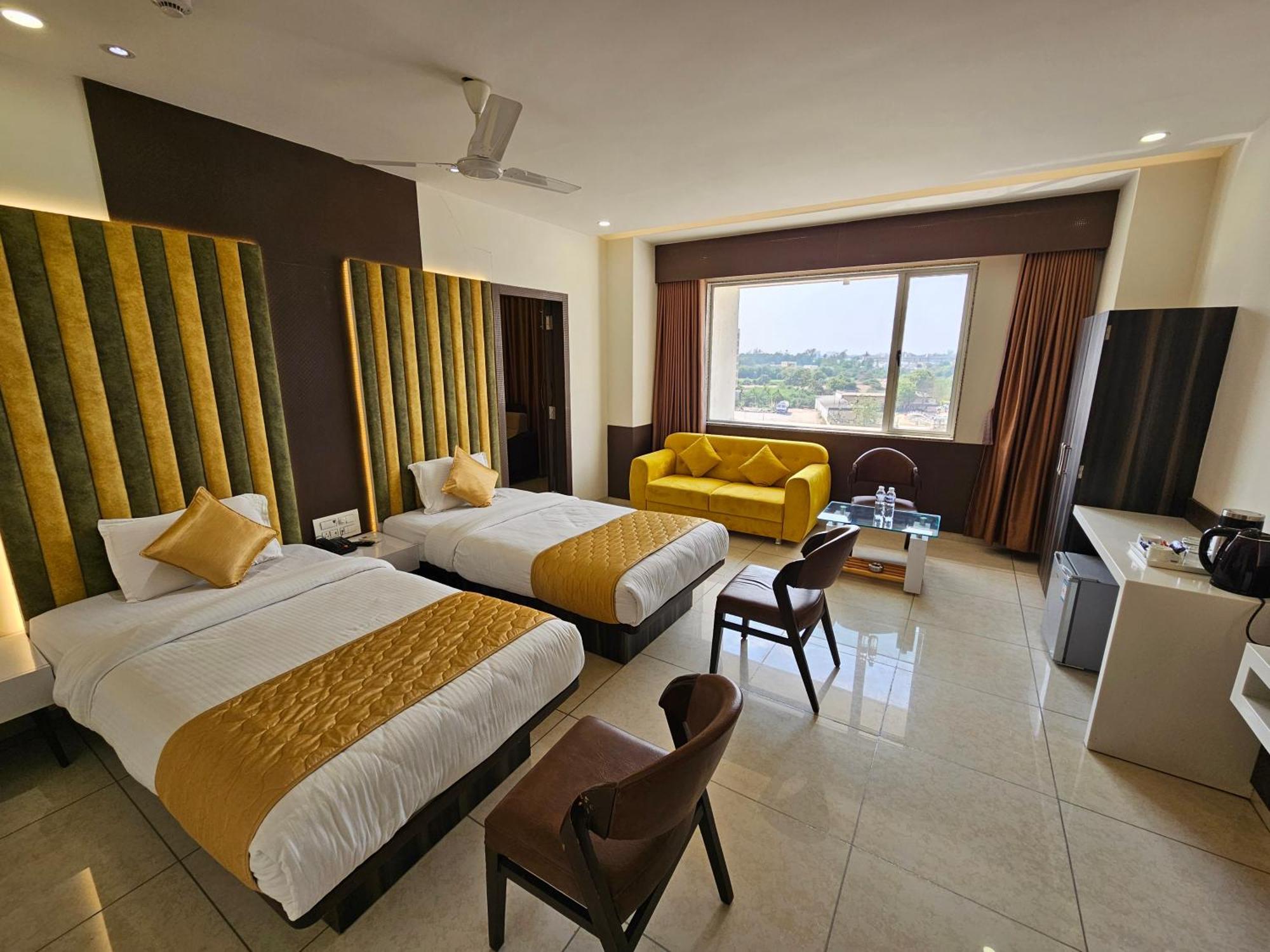 Hotel Grand Darshan Vadodara Eksteriør bilde