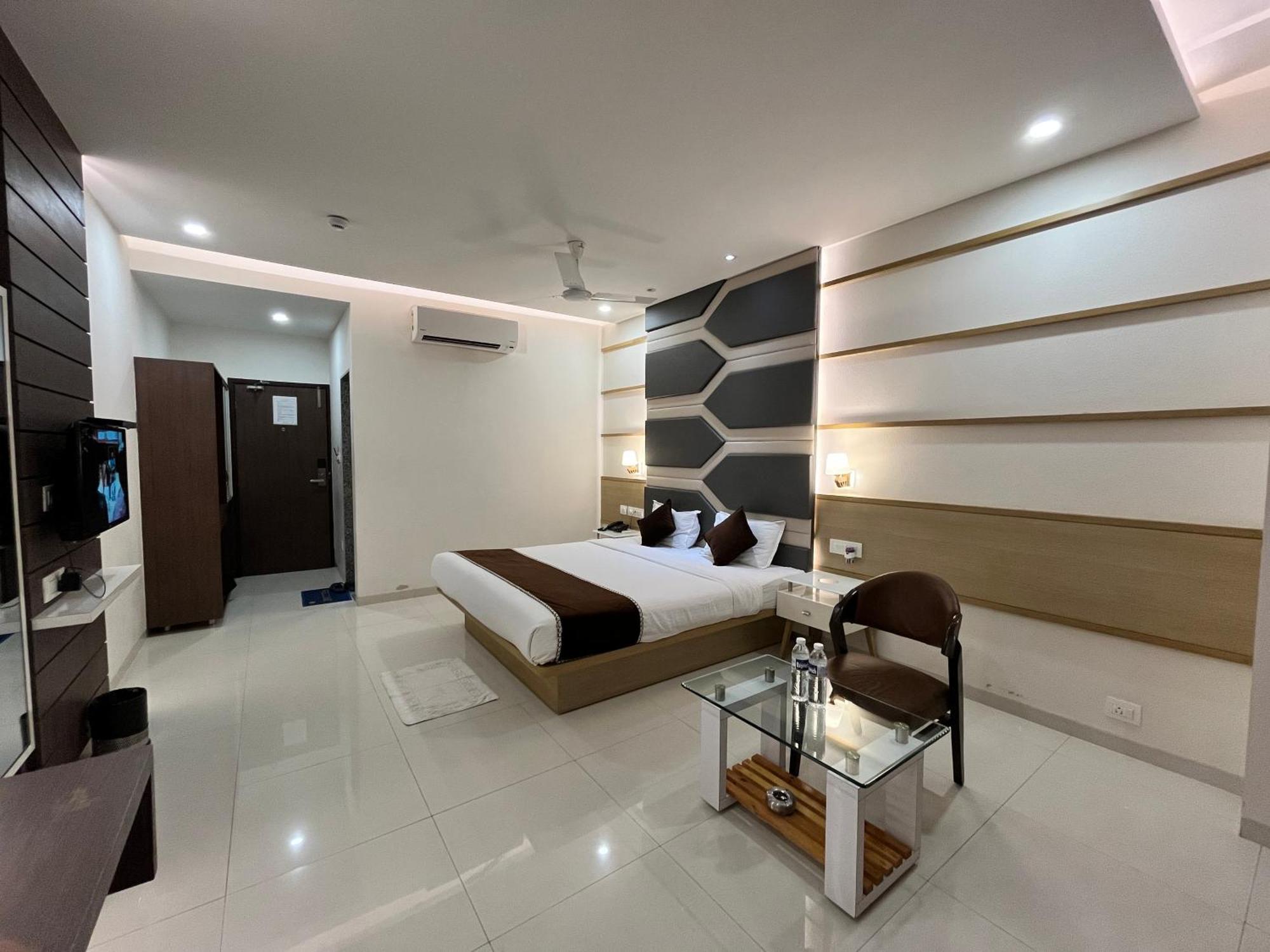 Hotel Grand Darshan Vadodara Eksteriør bilde