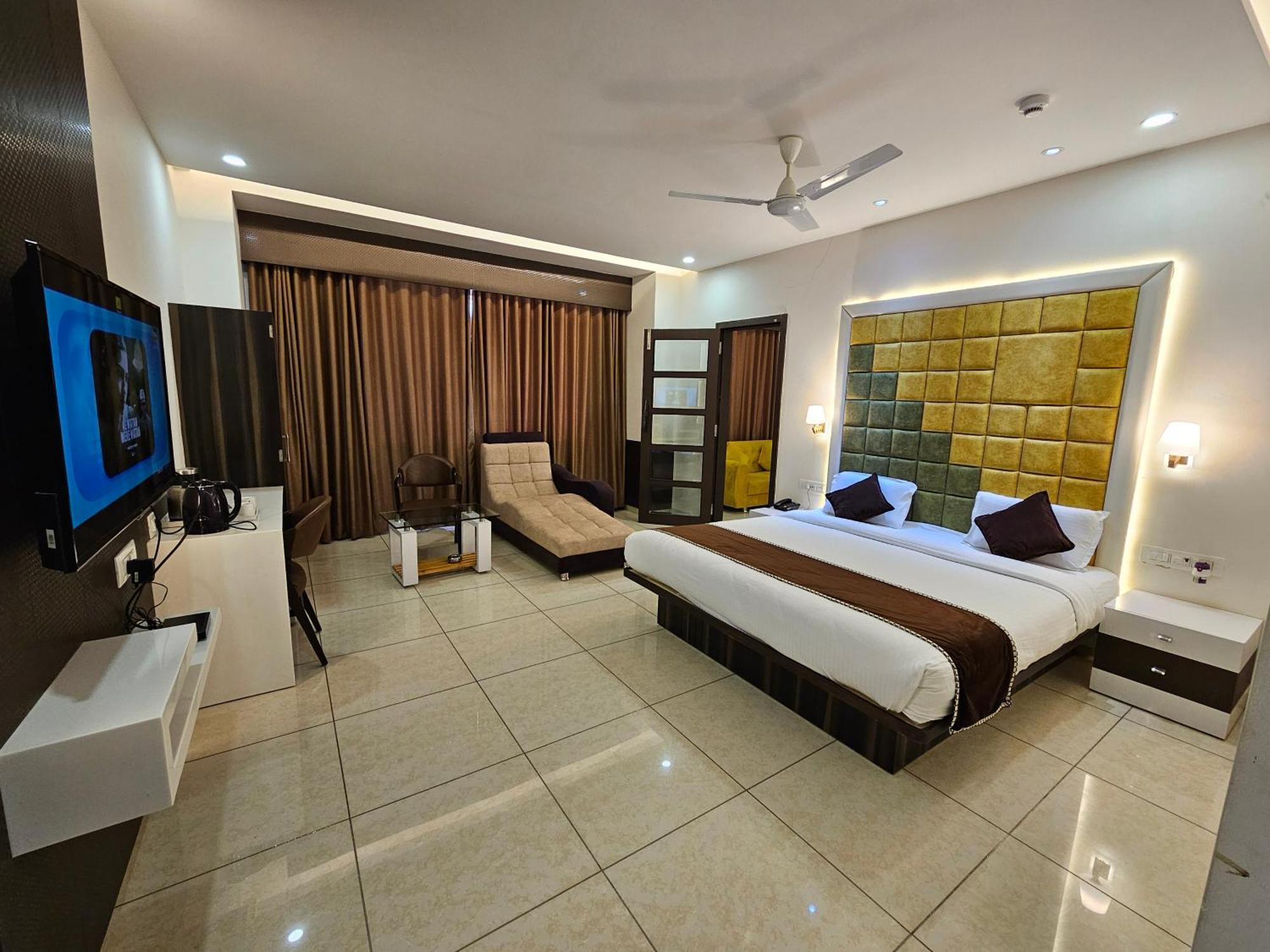 Hotel Grand Darshan Vadodara Eksteriør bilde