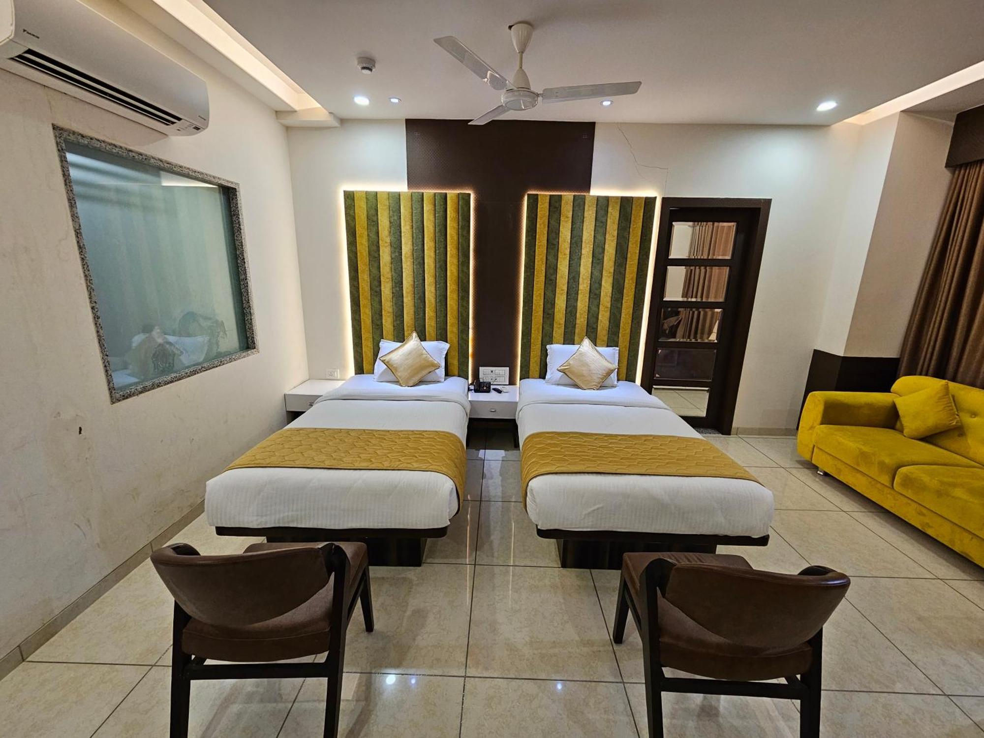 Hotel Grand Darshan Vadodara Eksteriør bilde