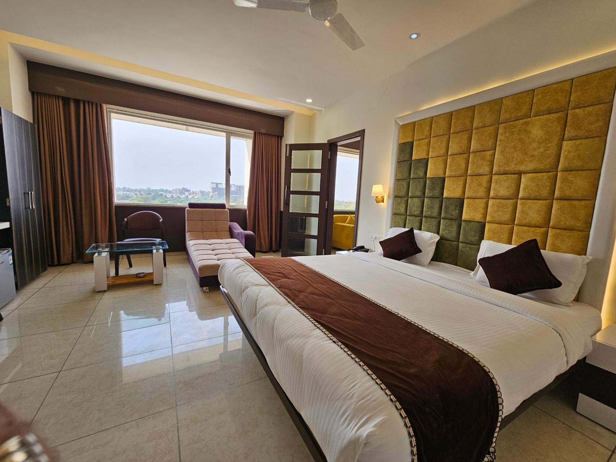 Hotel Grand Darshan Vadodara Eksteriør bilde