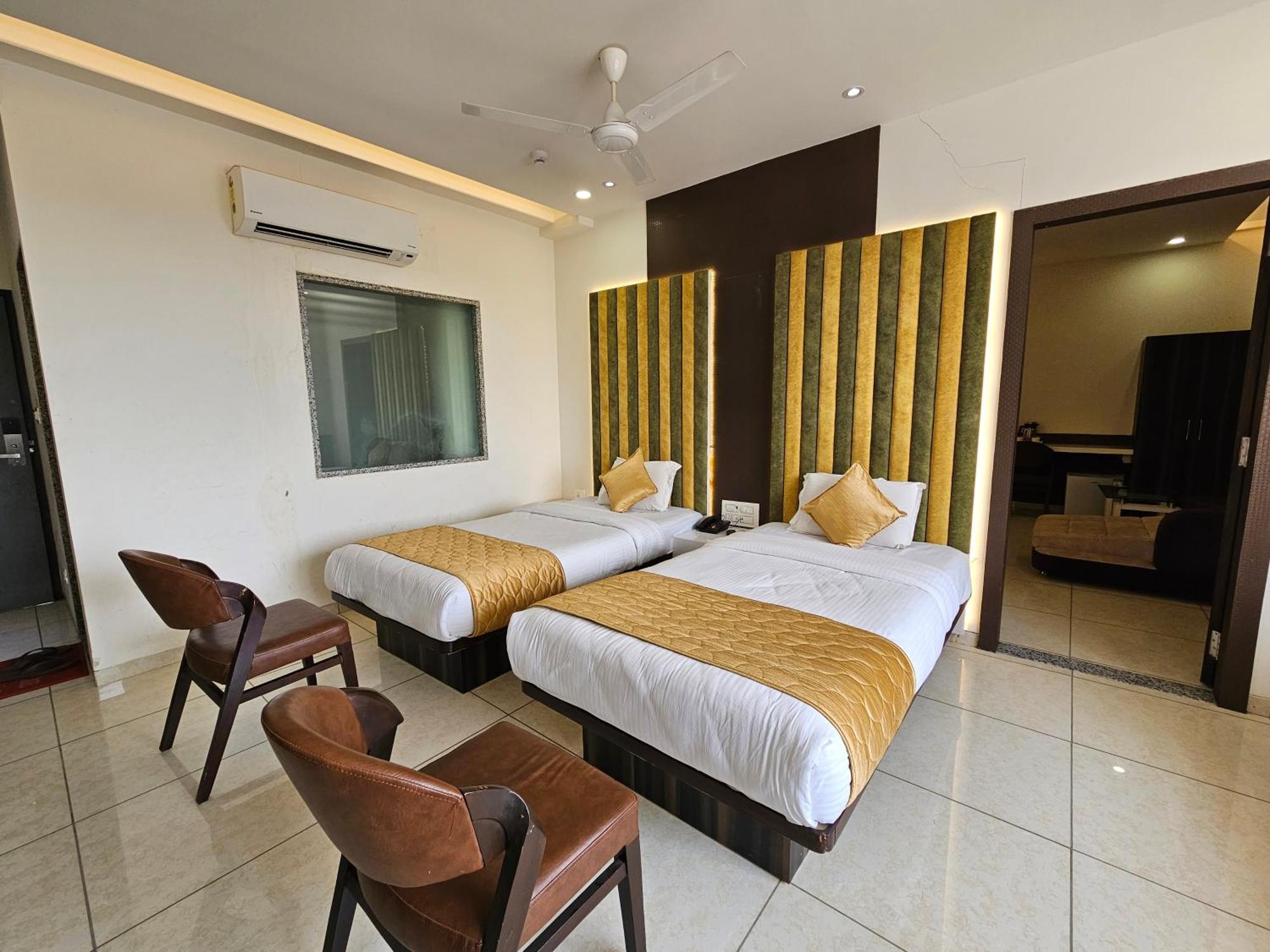 Hotel Grand Darshan Vadodara Eksteriør bilde