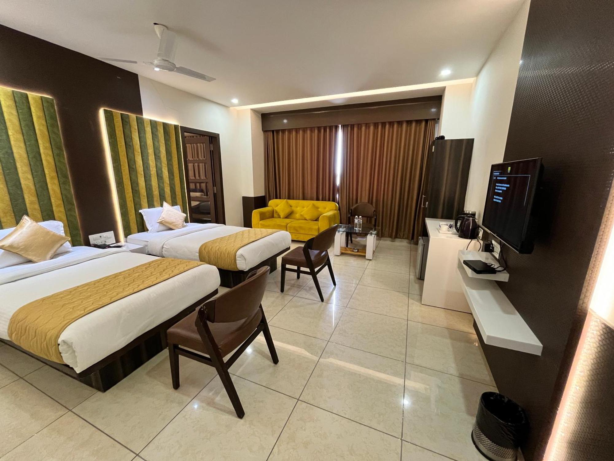 Hotel Grand Darshan Vadodara Eksteriør bilde