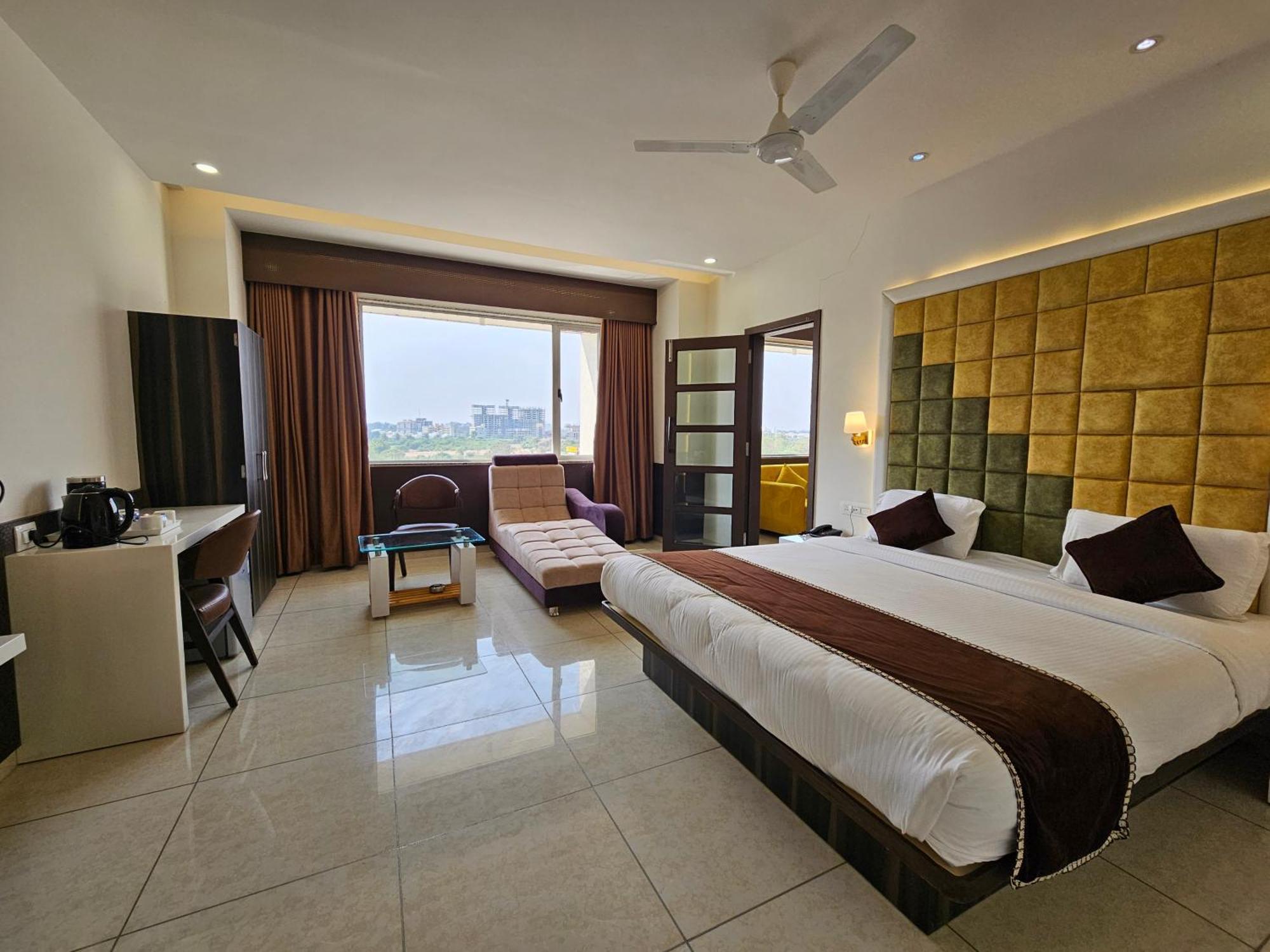 Hotel Grand Darshan Vadodara Eksteriør bilde